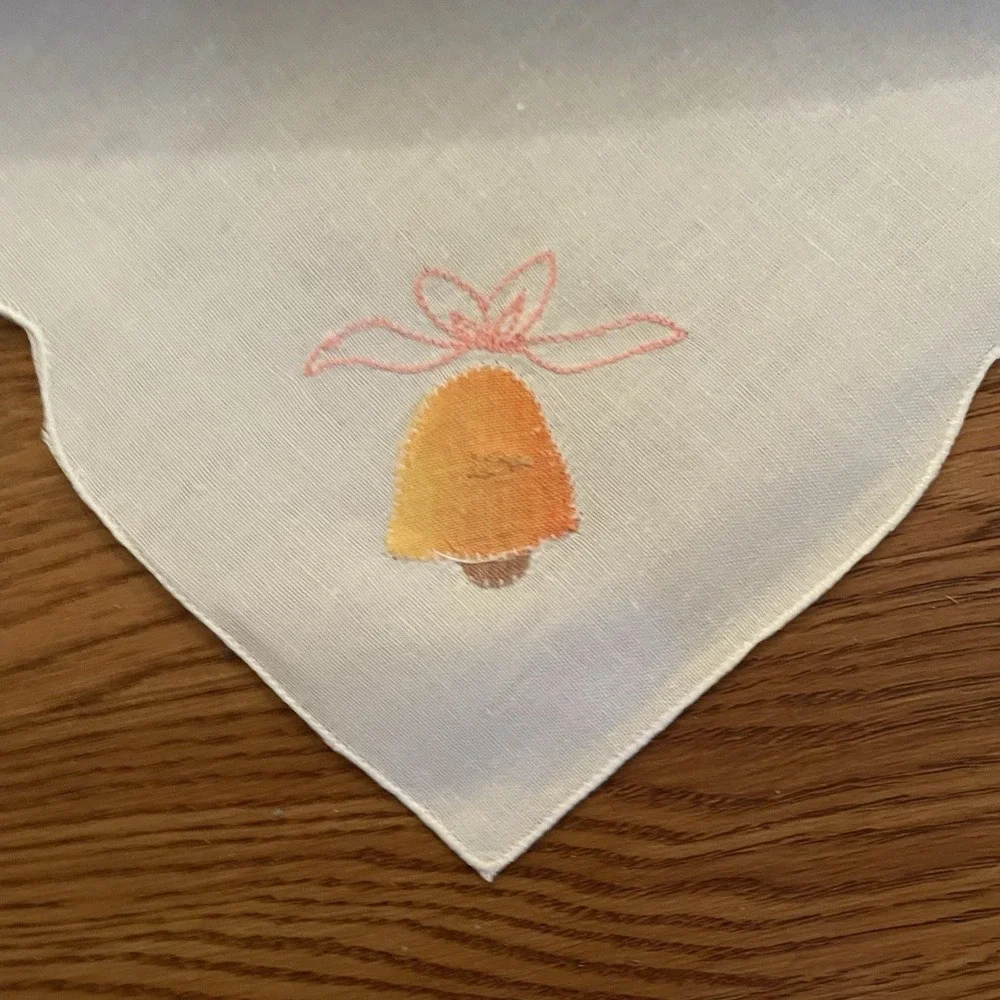 Set Of 8 Vintage Embroidered Bell Appliqué Napkins Cotton Blend Scalloped Edges